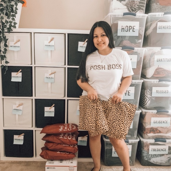 Meet your Posher, Danee - Picture 3 of 7